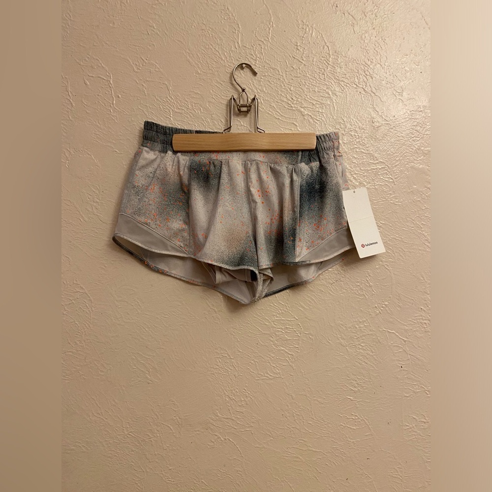 Lululemon Hotty hot short 2.5 reflective NWT